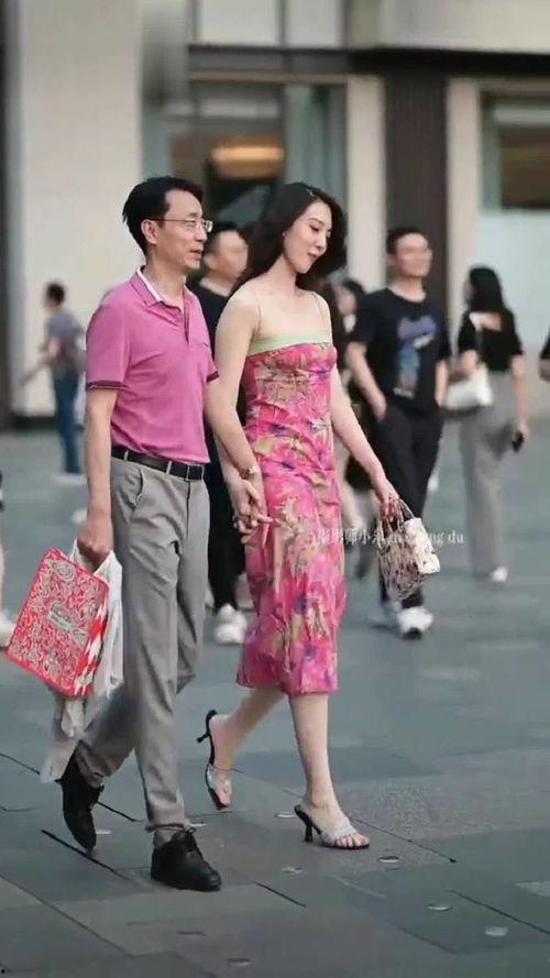 成都街拍吃瓜摆阵视频下载,揭秘网红街拍背后的趣味瞬间