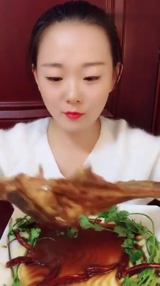 美女吃马泡瓜视频大全,美女品尝马泡瓜，视觉盛宴来袭！