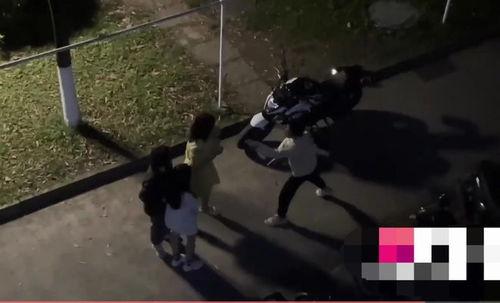 现场实拍吃瓜图片视频,瓜果飘香，共享欢乐时光