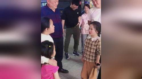 吃瓜小孩吵架视频大全集,童言无忌，笑料百出