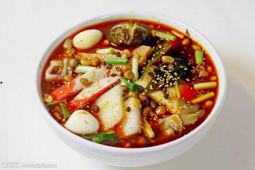 吃瓜少女自制麻辣烫视频,家常美味，一锅鲜香四溢